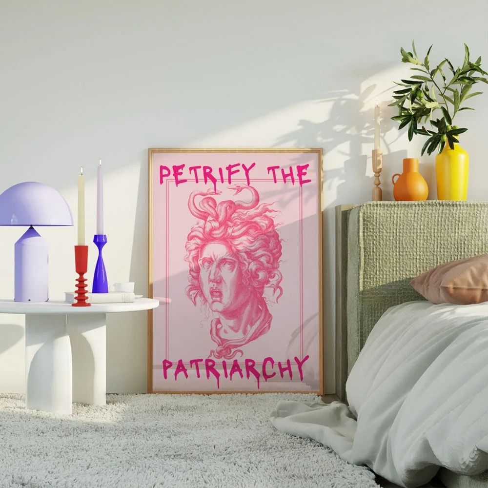 Abstract Feminist Color Letter - Home Decor Y2K recensione e prezzo